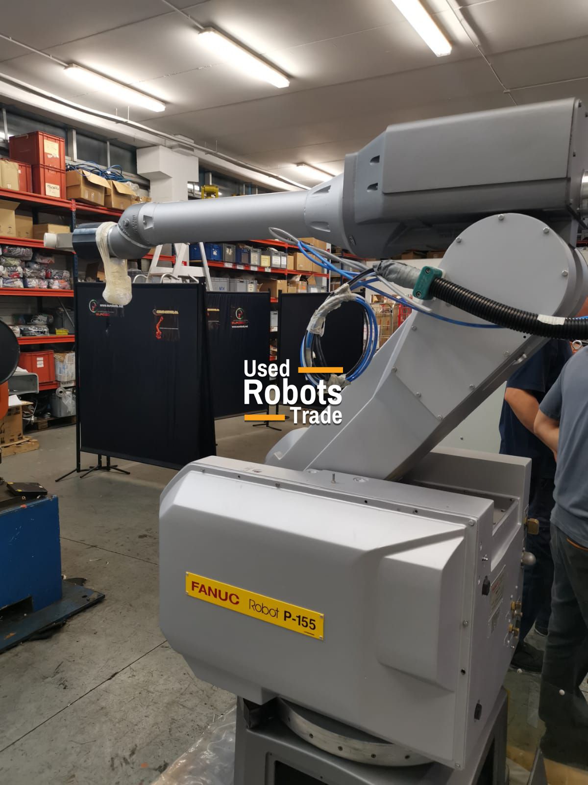 FANUC P-155 Lack mit Rj3iB Controller | UsedRobotsTrade
